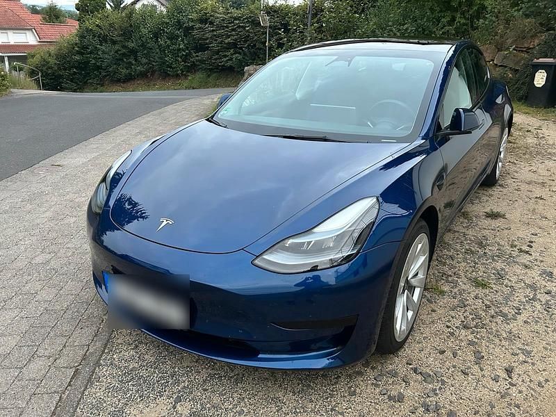Blau Gebraucht 2023 Tesla Model 3 Standard Range Plus Limousine | 29.999 € (Fairer Preis) - Bild 1/4