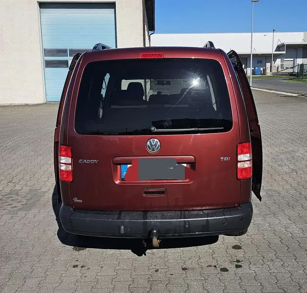 Second-hand VW Caddy Maxi Trendline 102 CP (75 kW) 2013 Roșu Monovolum