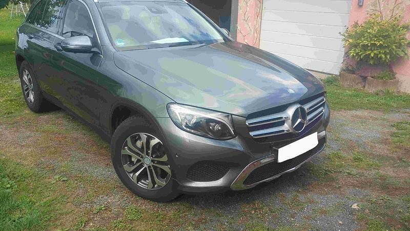 Grau Gebraucht 2016 Mercedes GLC250 SUV | 26.000 € (Superpreis) - Bild 1/4