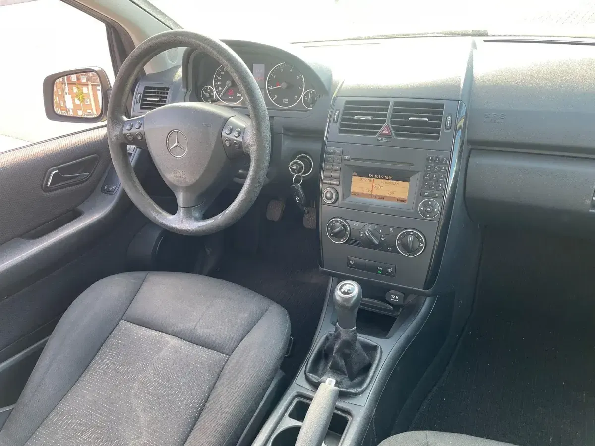 Gebraucht Mercedes A160 95 PS (69 kW) 2011 Silber Kleinwagen