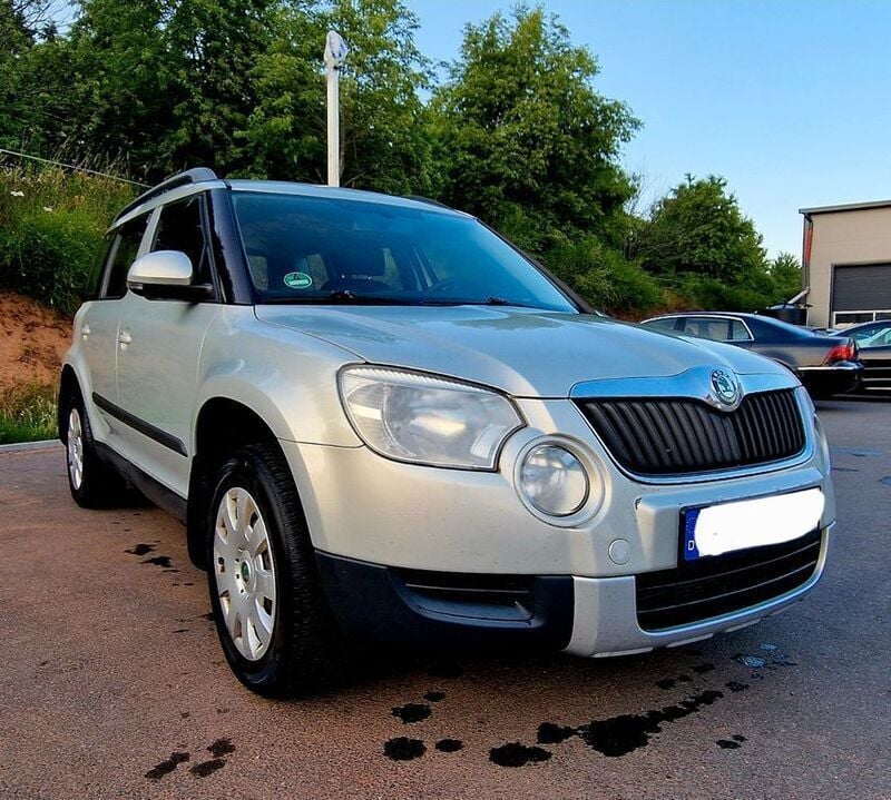Grau Gebraucht 2013 Skoda Yeti Adventure SUV | 4.500 € (Superpreis) - Bild 1/4