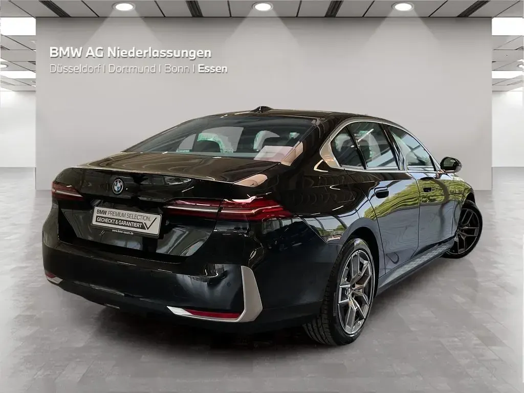 Gebraucht BMW 530e Sport Line 299 PS (219 kW) 2024 Schwarz Limousine