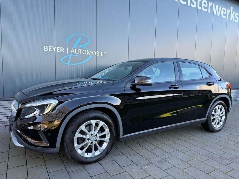 Schwarz Gebraucht 2016 Mercedes GLA200 SUV | 16.850 € (Fairer Preis) - Bild 1/4