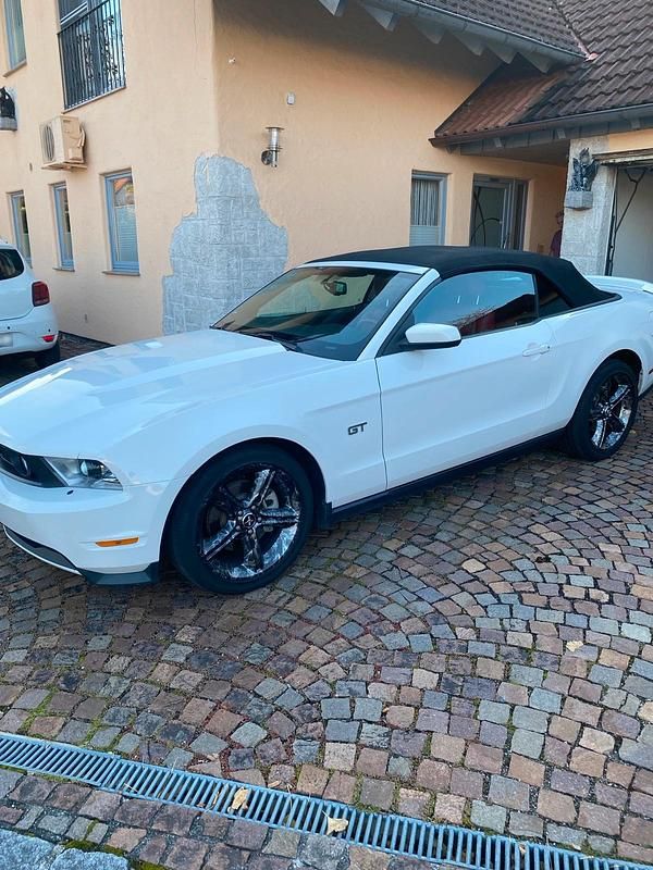Gebraucht Ford Mustang 320 PS (235 kW) 2010 Weiß Cabrio