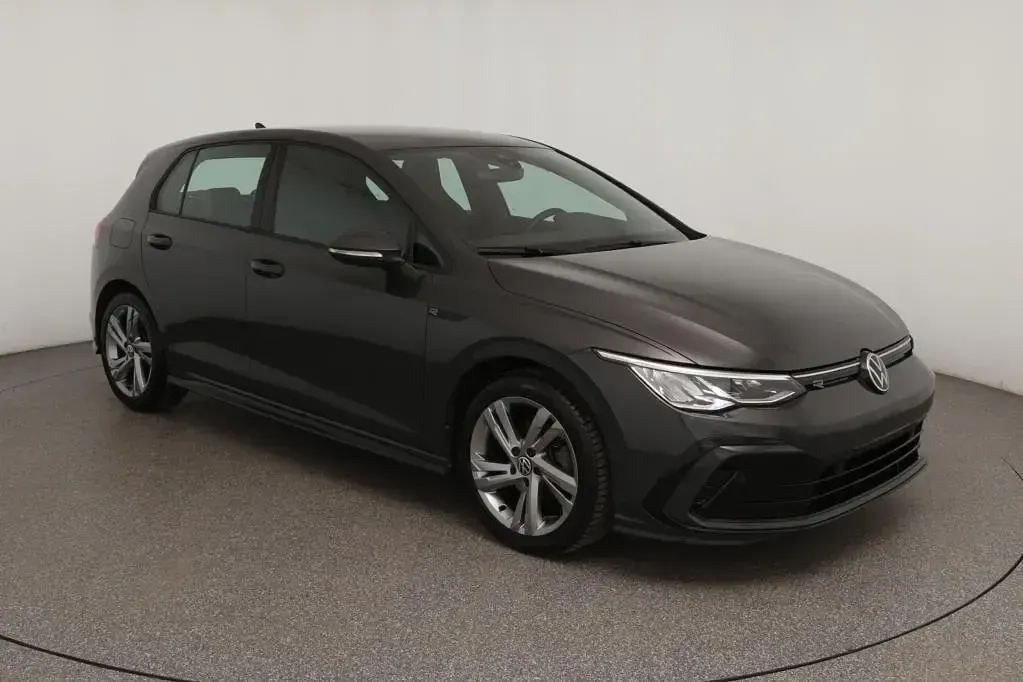 Gebraucht VW Golf VIII R-line 131 PS (96 kW) 2024 Grau Limousine