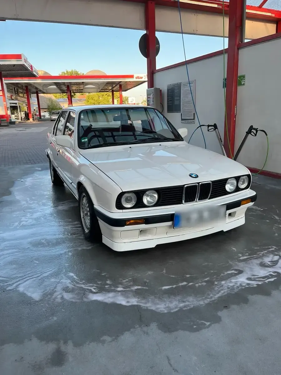 Gebraucht BMW 318 113 PS (83 kW) 1987 Weiß Limousine