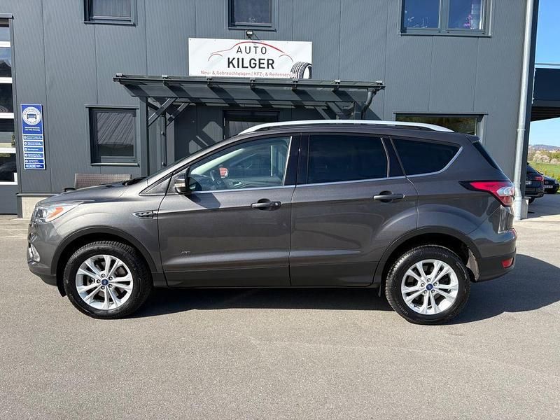 Usado Ford Kuga Titanium 179 HP (131 kW) 2017 Cinzento SUV