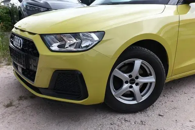 Gebraucht Audi A1 Sportback Advanced Plus 116 PS (85 kW) 2019 Pythongelb metallic / schwarz pythongelb metallic / schwarz Kleinwagen
