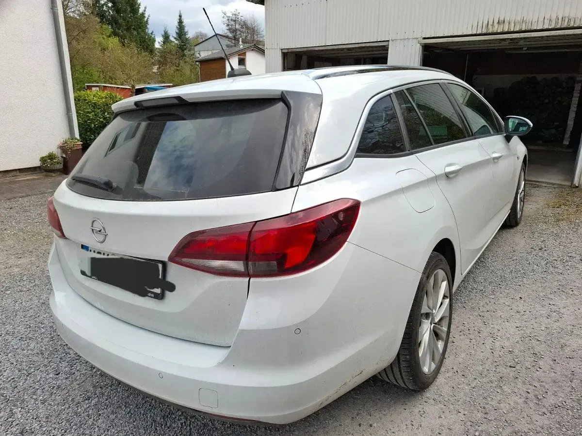 Usado Opel Astra Elegance 131 CV (96 kW) 2020 Blanco Familiar