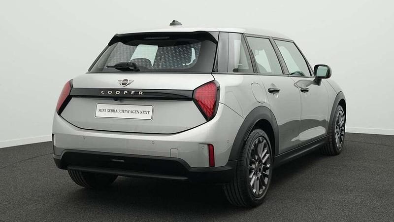 Używany Mini Cooper Classic 156 KM (114 kW) 2024 Szary Hatchback