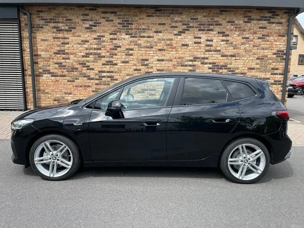 Gebraucht BMW 225 136 PS (100 kW) 2023 Schwarz Van / Kleinbus