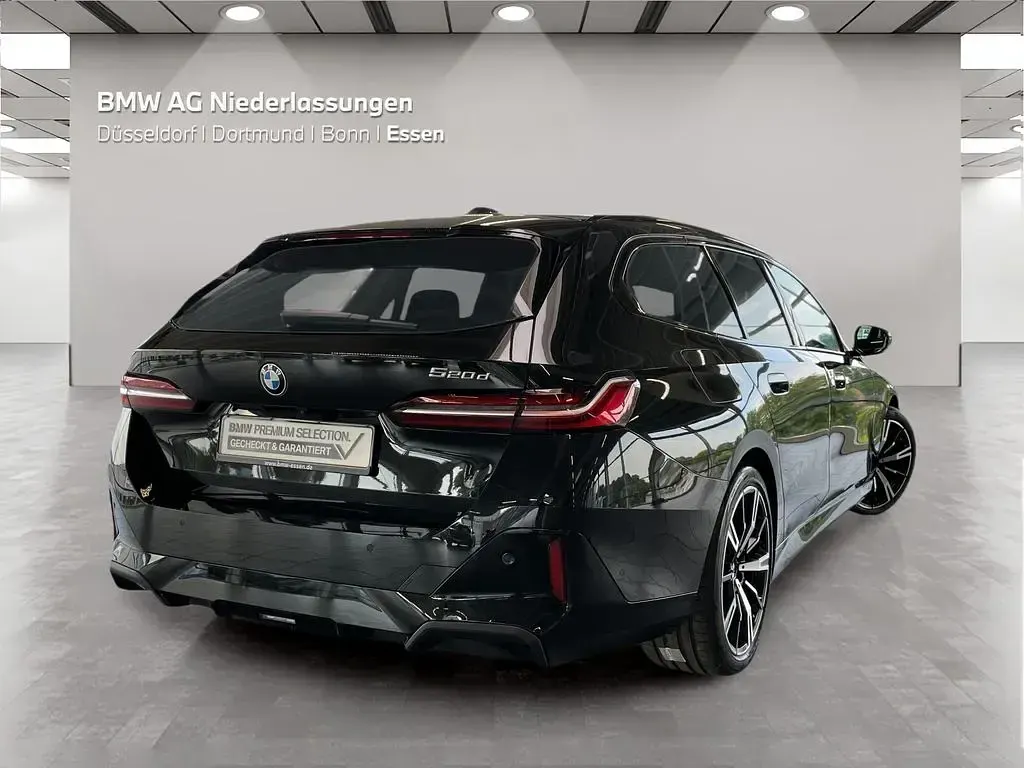 Gebraucht BMW 520 M Sport 197 PS (144 kW) 2025 Schwarz Kombi