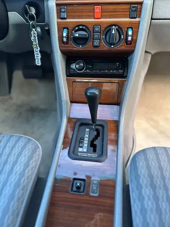 Gebraucht Mercedes E230 132 PS (97 kW) 1991 Blau Coupé