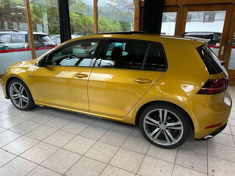 Gebraucht VW Golf VII Highline 150 PS (110 kW) 2017 Gelb Limousine
