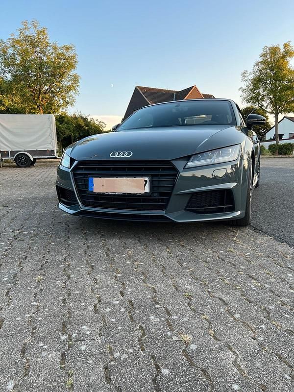 Grau Gebraucht 2016 Audi TT S-Line Cabrio | 26.900 € - Bild 1/4