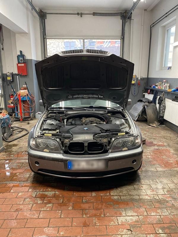 Gebraucht BMW 318 143 PS (105 kW) 2003 Silber Limousine