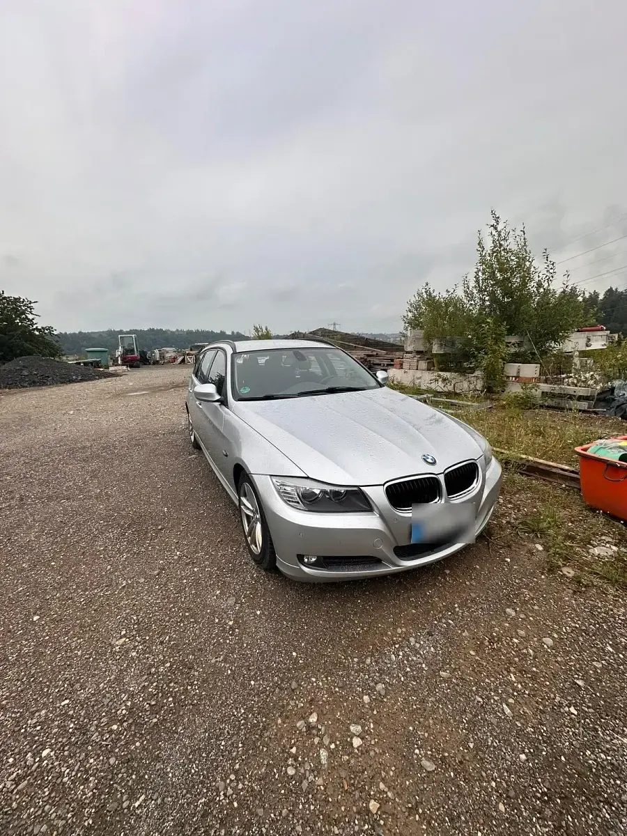 Gebraucht BMW 320 184 PS (135 kW) 2011 Silber Kombi
