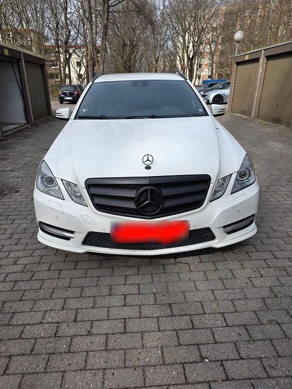 Gebraucht Mercedes E220 Avantgarde 170 PS (125 kW) 2012 Weiß Kombi