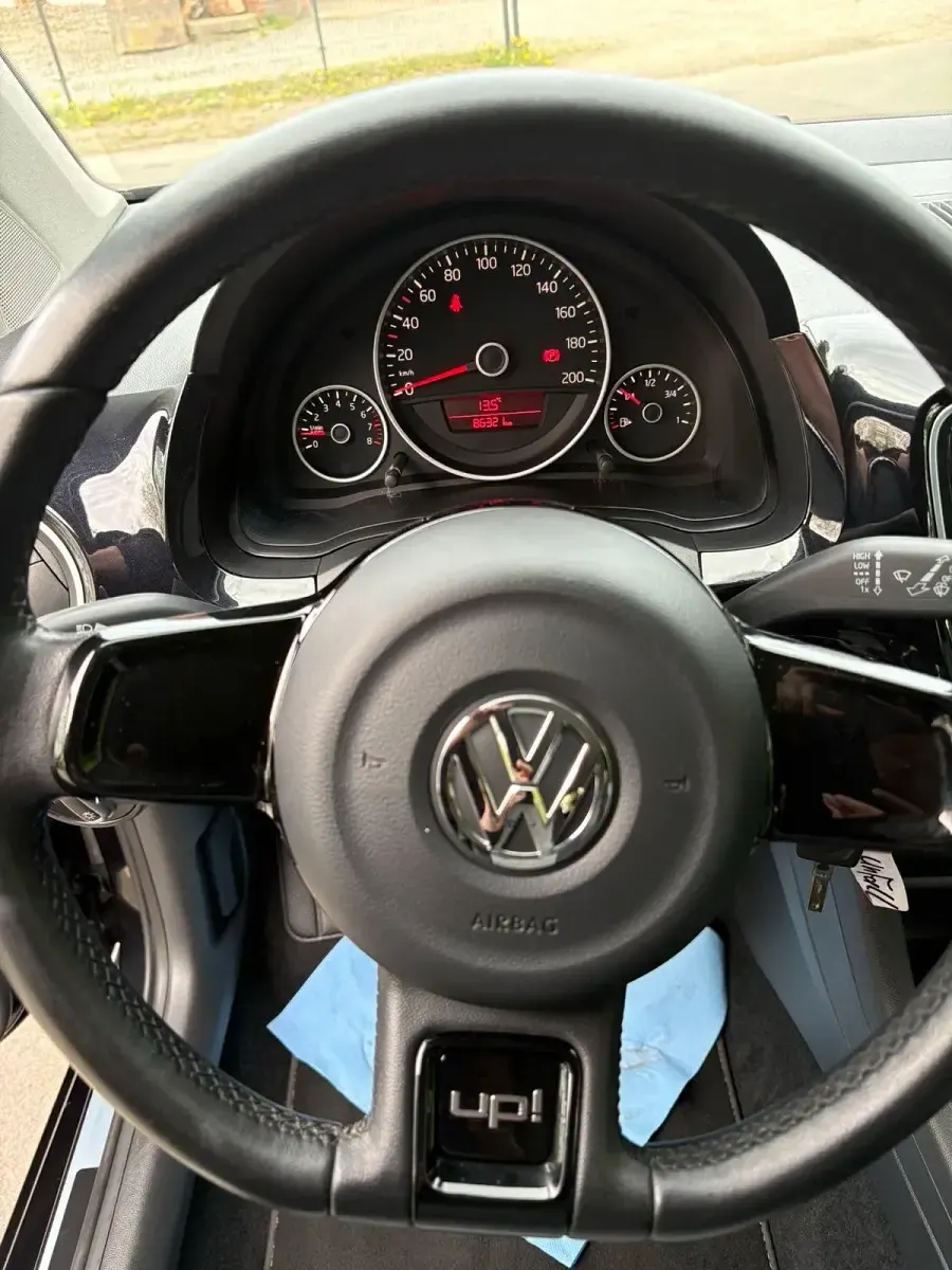 Second-hand VW up! 75 CP (55 kW) 2012 Negru Hatchback