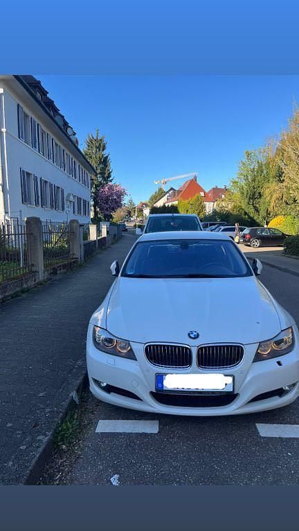 Second-hand BMW 325 218 CP (160 kW) 2010 Alb Berlinǎ