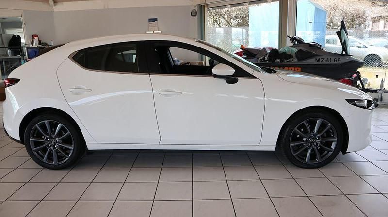 Gebraucht Mazda 3 122 PS (89 kW) 2021 Weiß Limousine