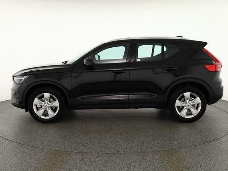 Neu Volvo XC40 163 PS (119 kW) 2025 Schwarz SUV