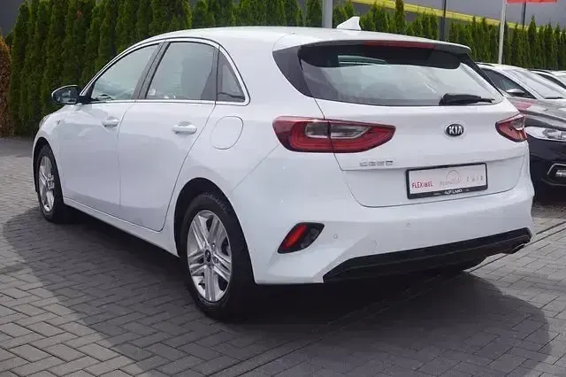 Gebraucht Kia Ceed Edition 7 120 PS (88 kW) 2020 Cararraweiss Kleinwagen