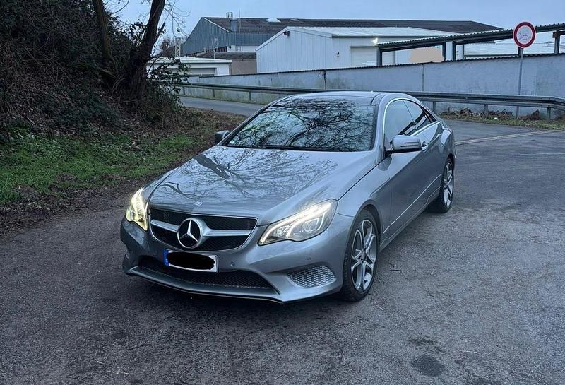 Grau Gebraucht 2013 Mercedes E400 Coupé | 23.700 € (Fairer Preis) - Bild 1/4