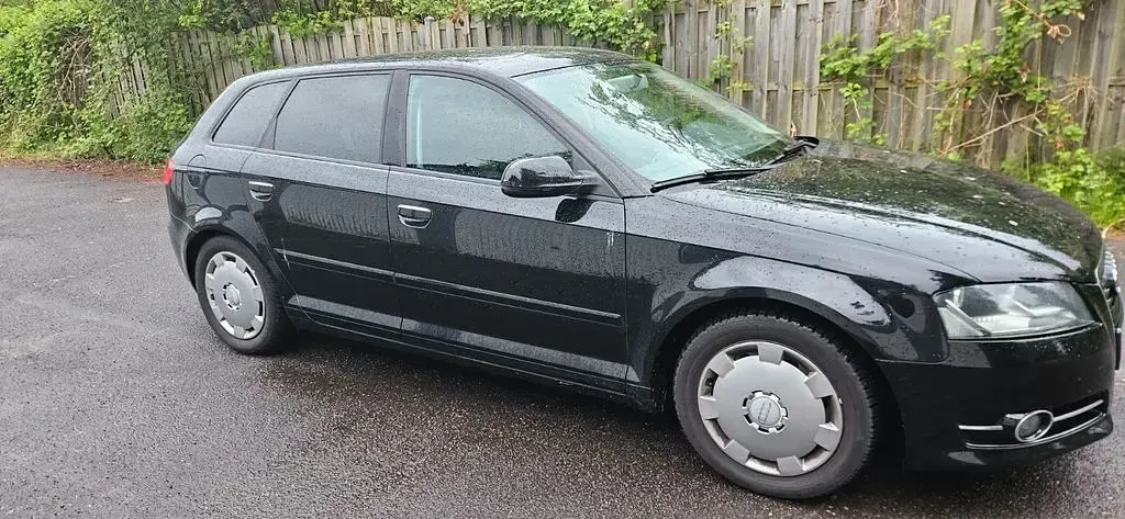Używany Audi A3 Attraction 125 KM (91 kW) 2010 Czarny Hatchback