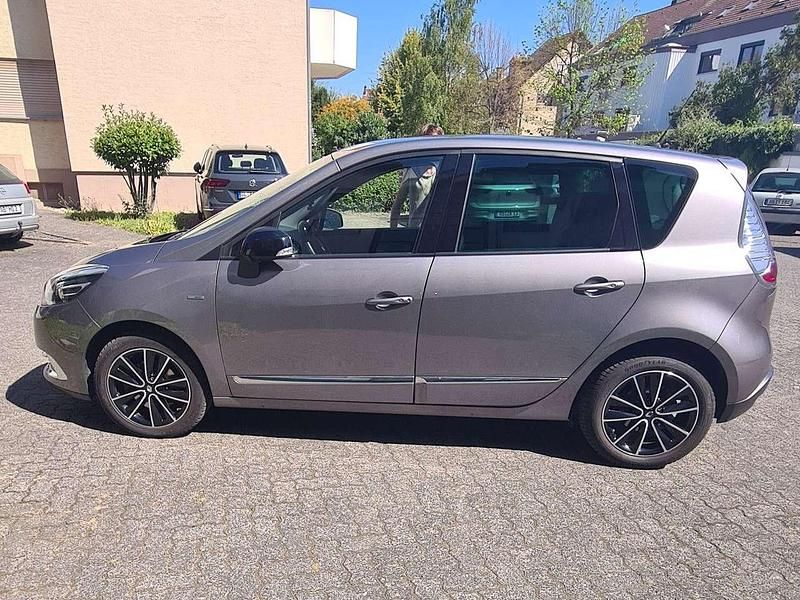 Grau Gebraucht 2014 Renault Scénic III Bose Edition Van / Kleinbus | 9.000 € (Etwas zu teuer) - Bild 1/4