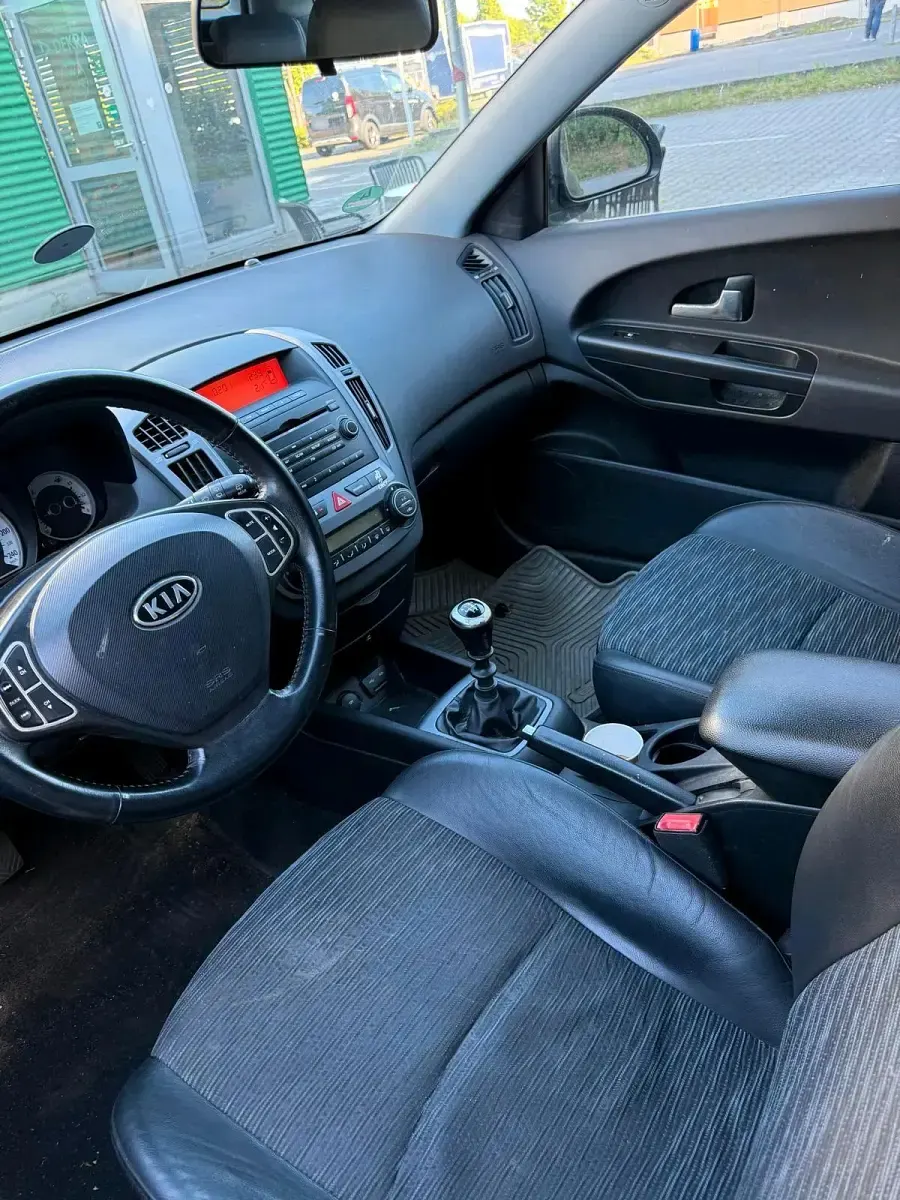 Second-hand Kia Ceed 110 CP (80 kW) 2008 Gri Hatchback