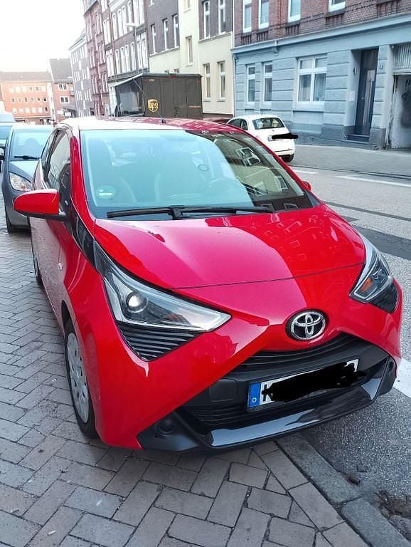 Gebraucht Toyota Aygo 72 PS (52 kW) 2018 Rot Kleinwagen