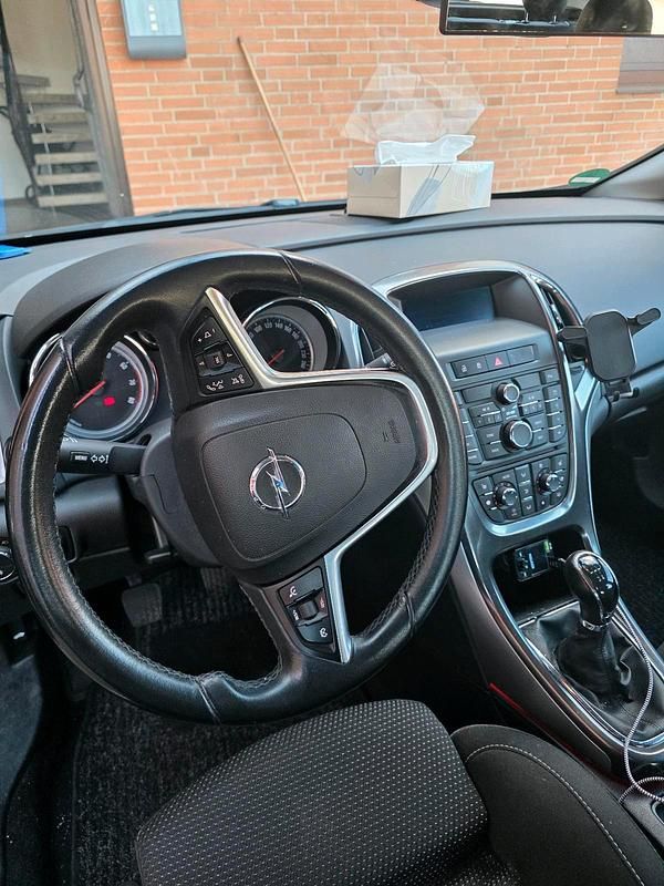 Używany Opel Astra 110 KM (80 kW) 2010 Szary Kombi