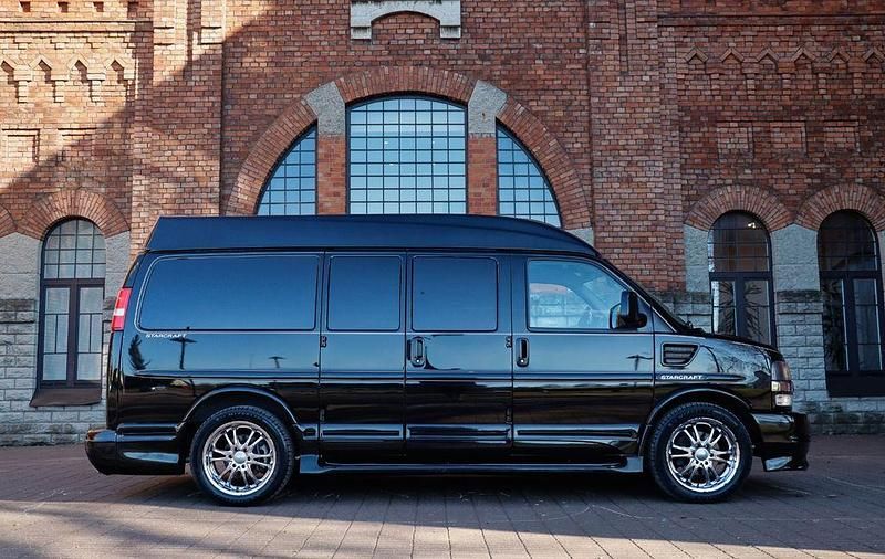 Second-hand Chevrolet Express 314 CP (230 kW) 2013 Negru Monovolum