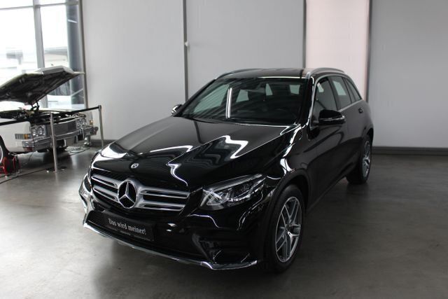 Schwarz , obsidianschwarz metallic Gebraucht 2018 Mercedes GLC250 AMG Limousine | 34.890 € (Fairer Preis) - Bild 1/4