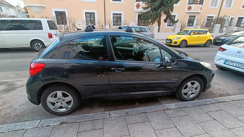 Gebraucht Peugeot 207 Urban Move 95 PS (69 kW) 2009 Schwarz Limousine