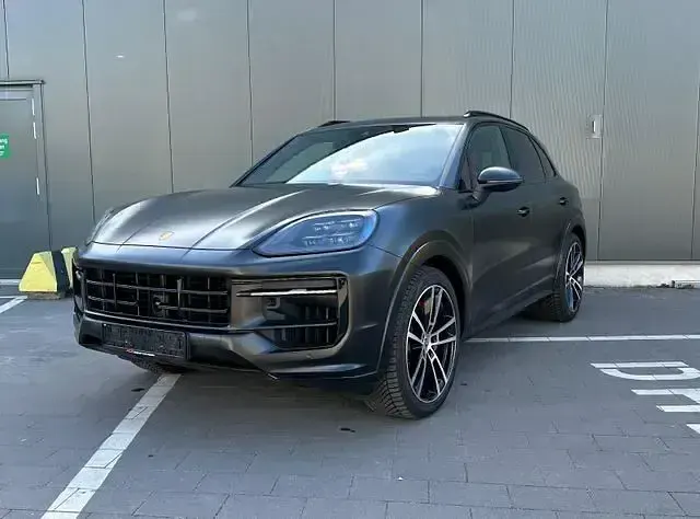 Gebraucht Porsche Cayenne S Chrono 475 PS (349 kW) 2023 Schwarz SUV