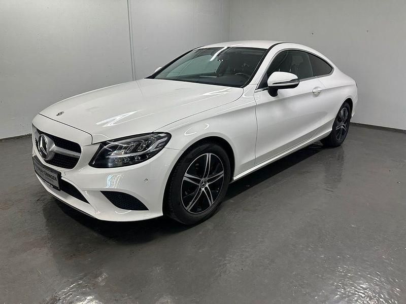 Gebraucht Mercedes C220 194 PS (142 kW) 2022 Weiß Coupé