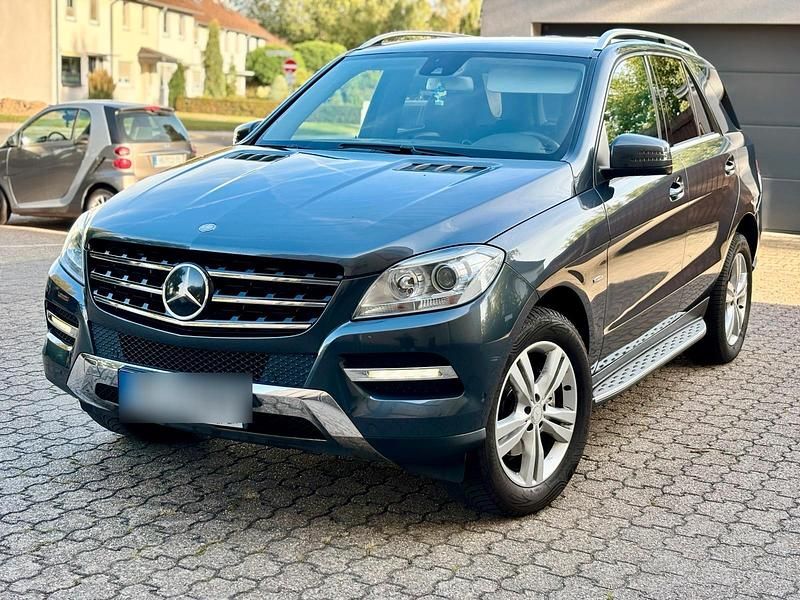 Grau Gebraucht 2012 Mercedes ML250 SUV | 15.799 € (Guter Preis) - Bild 1/4