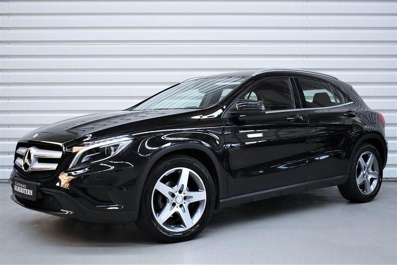 Gebraucht Mercedes GLA220 Urban 170 PS (125 kW) 2015 Schwarz SUV