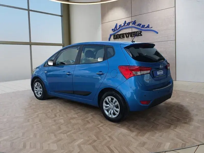Gebraucht Hyundai ix20 90 PS (66 kW) 2015 Ara blue Kleinwagen