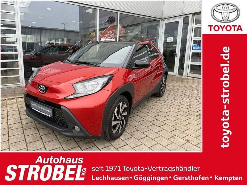 Chili red perleffekt/ night sky black Gebraucht 2023 Toyota Aygo X Basis SUV | 14.290 € (Fairer Preis) - Bild 1/4