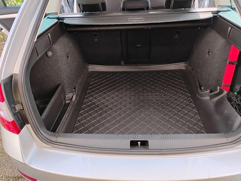 Gebraucht Skoda Octavia Ambition 150 PS (110 kW) 2019 Grau Kombi