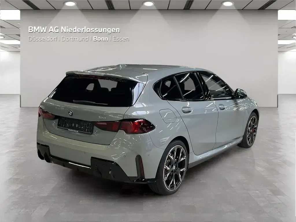 Gebraucht BMW 123 Shadowline 204 PS (150 kW) 2025 Grau Kleinwagen