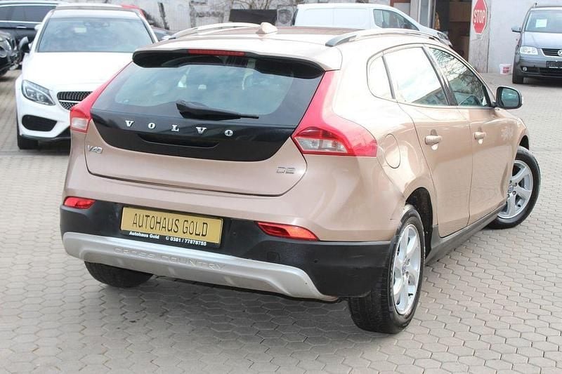 Gebraucht Volvo V40 CC Basis 114 PS (83 kW) 2013 Braun Kombi