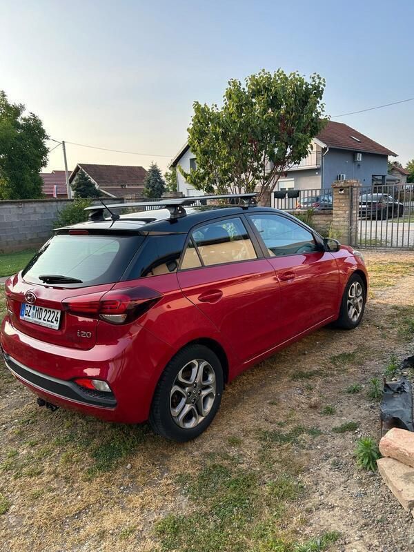 Rot Gebraucht 2019 Hyundai i20 Kleinwagen | 9.599 € (Fairer Preis) - Bild 1/4