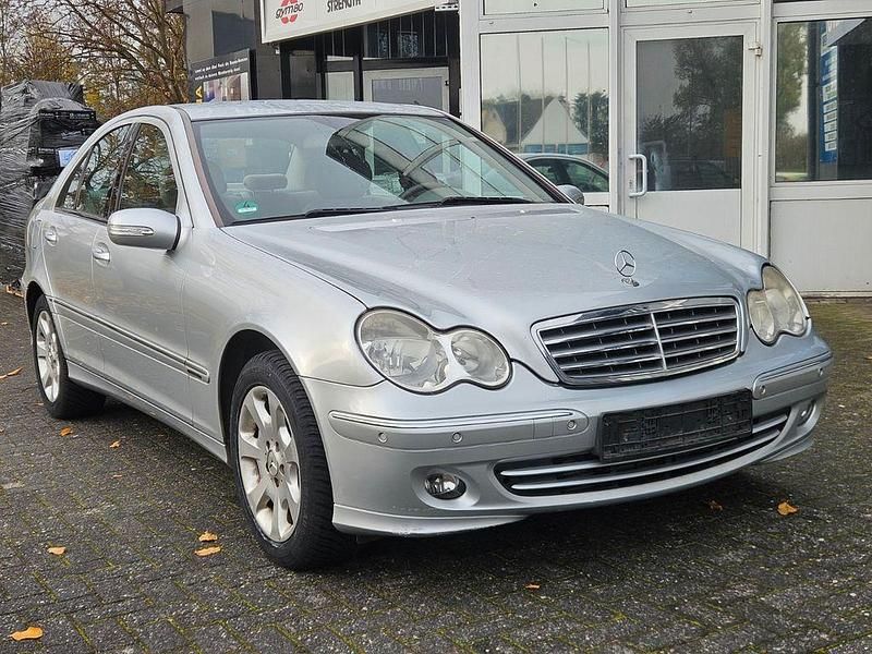Silber Gebraucht 2006 Mercedes C200 Limousine | 5.900 € (Fairer Preis) - Bild 1/4