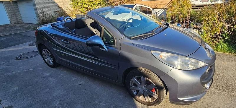 Grau Gebraucht 2009 Peugeot 207 CC Platinum Cabrio | 4.000 € (Guter Preis) - Bild 1/4