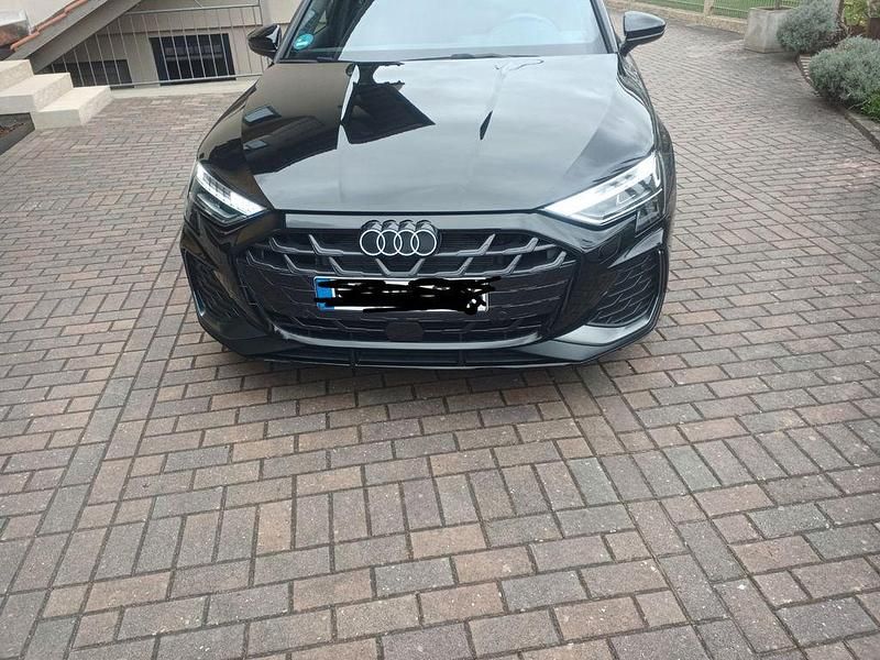 Używany Audi A3 S-Line 150 KM (110 kW) 2024 Czarny Sedan/Limuzyna