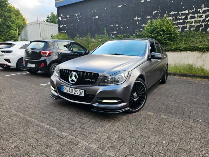Silber Gebraucht 2011 Mercedes C220 Avantgarde Limousine | 10.500 € (Teuer) - Bild 1/4